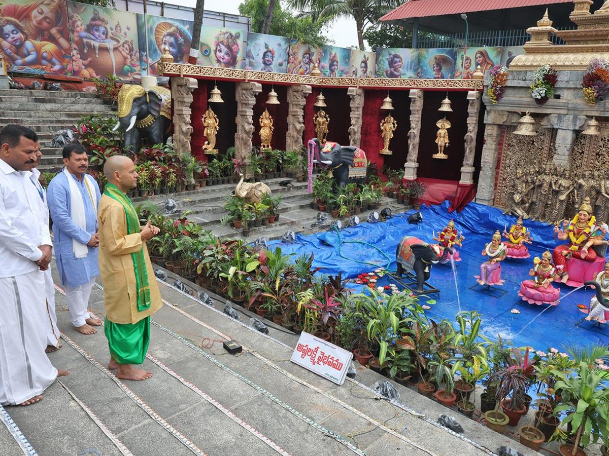 TTD EO Anil Kumar Singhal inaugurated this exhibition organized by the Horticulture Department 3