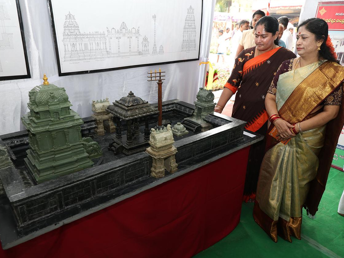 TTD EO Anil Kumar Singhal inaugurated this exhibition organized by the Horticulture Department 5