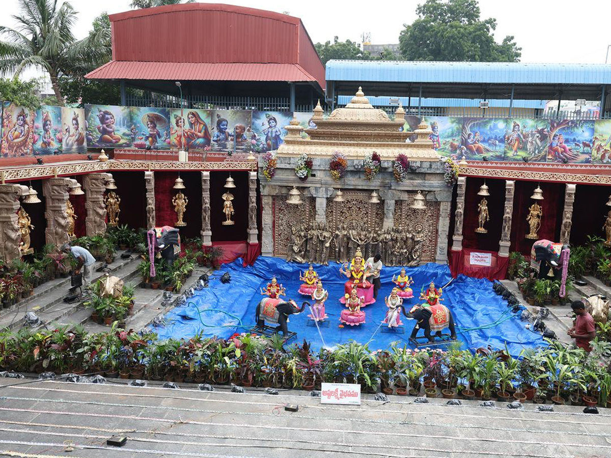 TTD EO Anil Kumar Singhal inaugurated this exhibition organized by the Horticulture Department 7