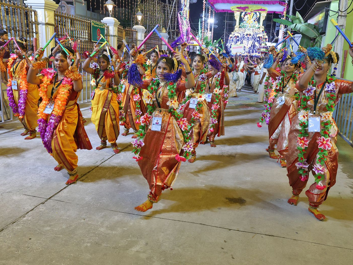The abode of Goddess Padmavati adorned11