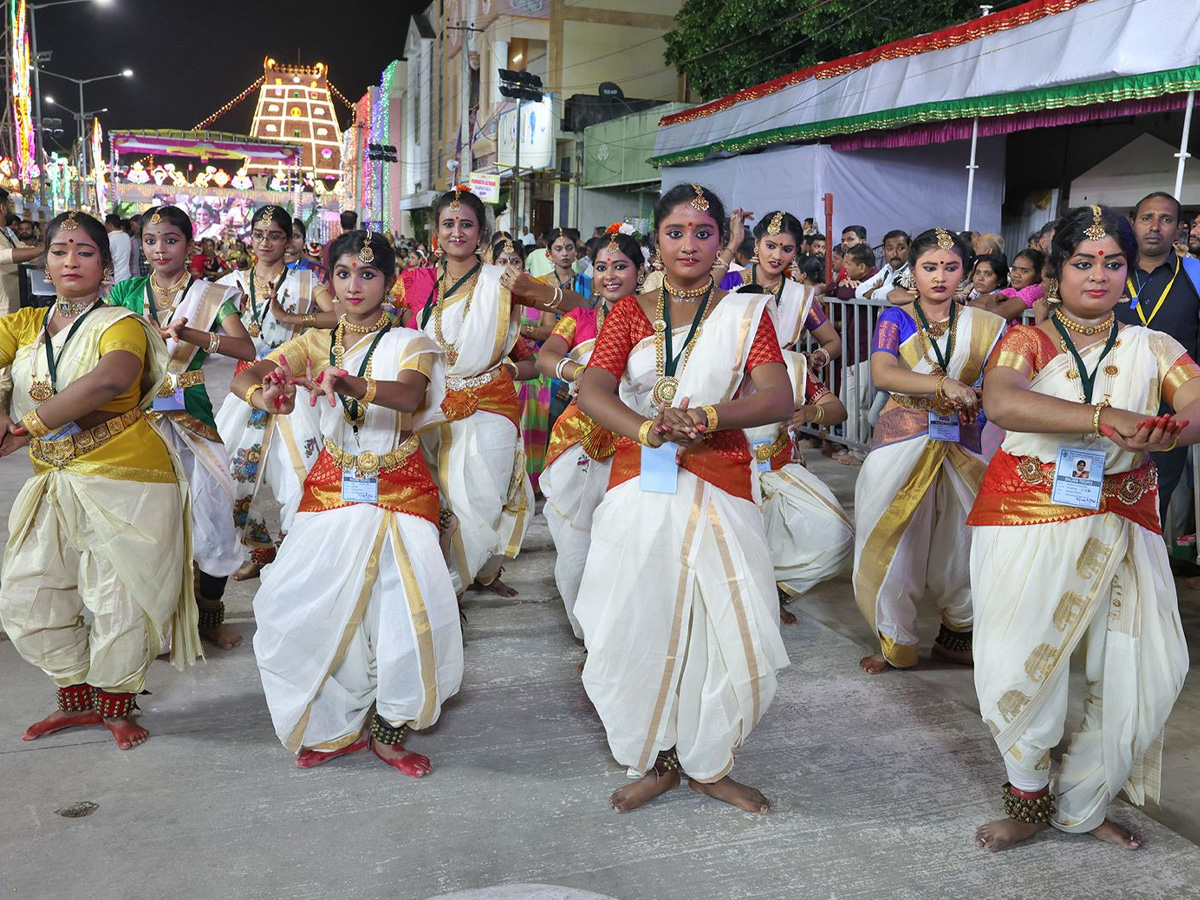 The abode of Goddess Padmavati adorned15