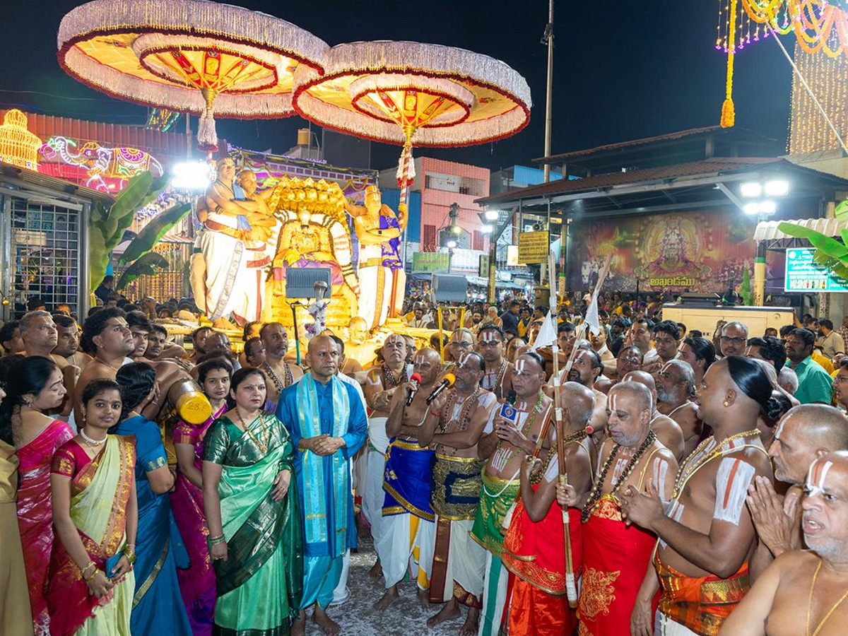 The abode of Goddess Padmavati adorned18