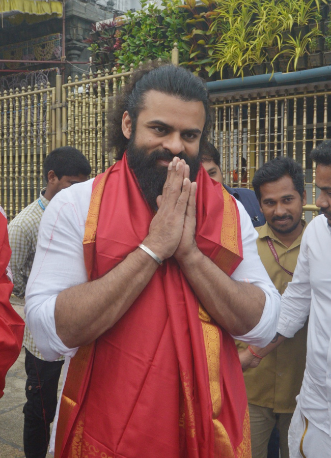Tollywood stars at Tirumala Srivari Seva (Photos)6