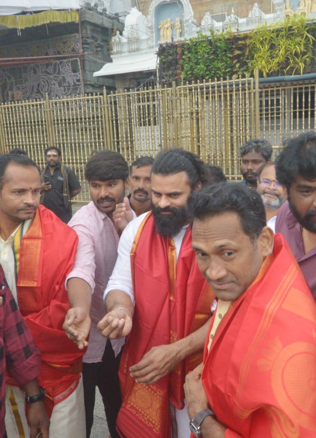 Tollywood stars at Tirumala Srivari Seva (Photos)7