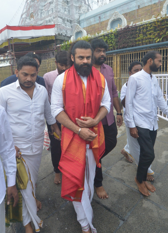 Tollywood stars at Tirumala Srivari Seva (Photos)8