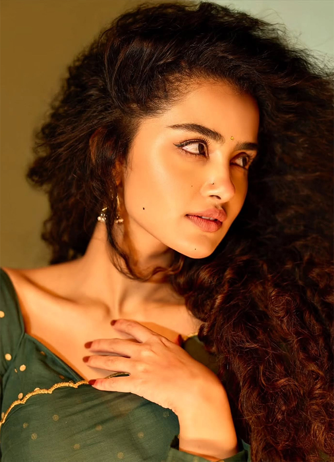 Tollywood Actress Anupama Parameswaran Latest Photos4