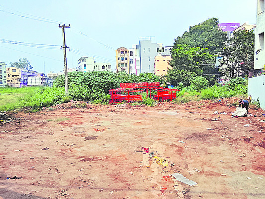 ఖాకీలకు నిలువ నీడ కరువు 1