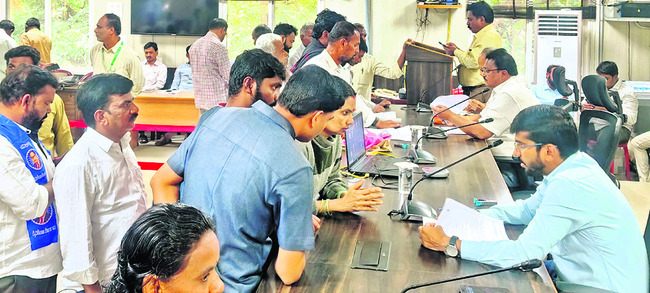 చీటీల పేరుతో మోసం చేశారని ఇంటిపై దాడి 1