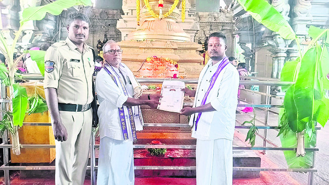 వైభ వంగా నదీ హారతి1