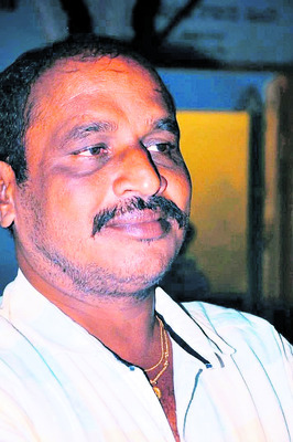 అనుమానాస్పద స్థితిలో ఇద్దరు మృతి 1