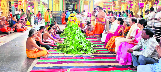 మద్దిలో కార్తీక సోమవారం పూజలు  
1