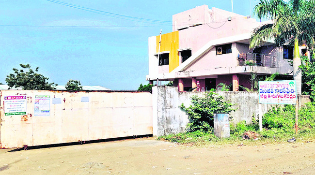 జిన్నింగ్‌ మిల్లులో  నిలిచిన పత్తి కొనుగోళ్లు2