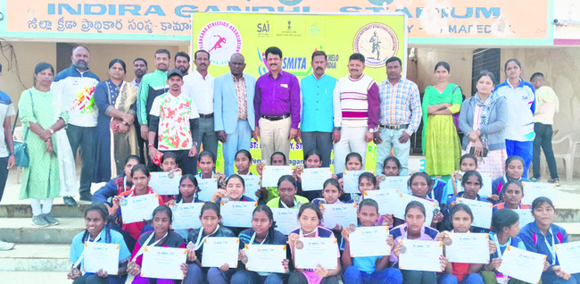 అస్మిత అథ్లెటిక్స్‌లో ప్రతిభ చూపిన క్రీడాకారులు1