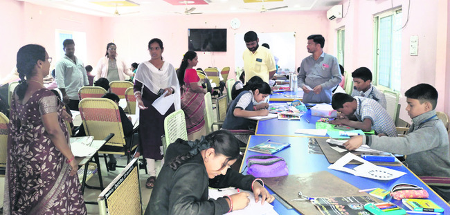 అస్మిత అథ్లెటిక్స్‌లో ప్రతిభ చూపిన క్రీడాకారులు2