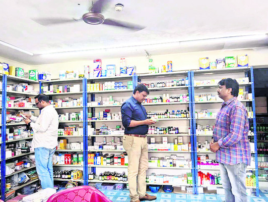 వందశాతంఫలితాలు సాధించాలి 
2