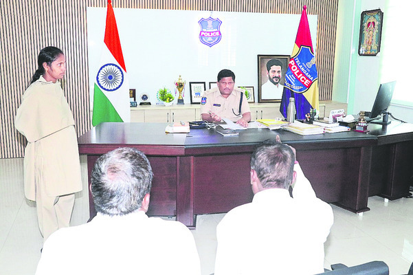 ఖాతాదారులకు ఇబ్బందులు కలిగించొద్దు
1