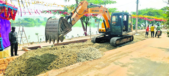 కొన.. సాగుతున్న ఏర్పాట్లు 
1