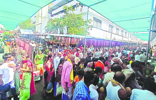 రత్నగిరిపై కార్తిక శోభ2