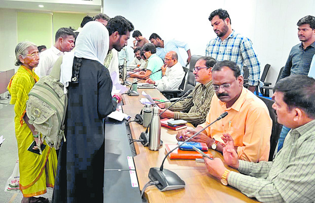 ప్రజావాణి అర్జీలను పెండింగ్‌లో ఉంచొద్దు 
2