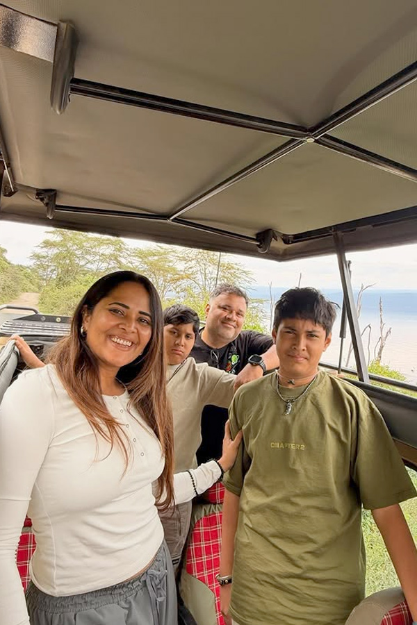 Anchor Anasuya family In Kenya Vacation Memories Photos11
