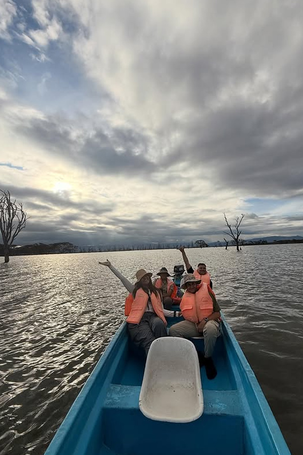 Anchor Anasuya family In Kenya Vacation Memories Photos12