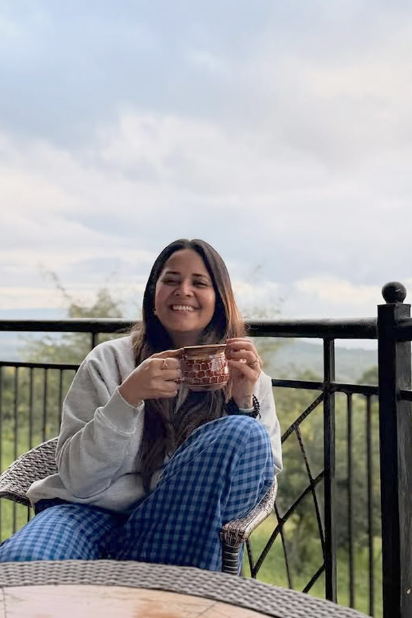 Anchor Anasuya family In Kenya Vacation Memories Photos17