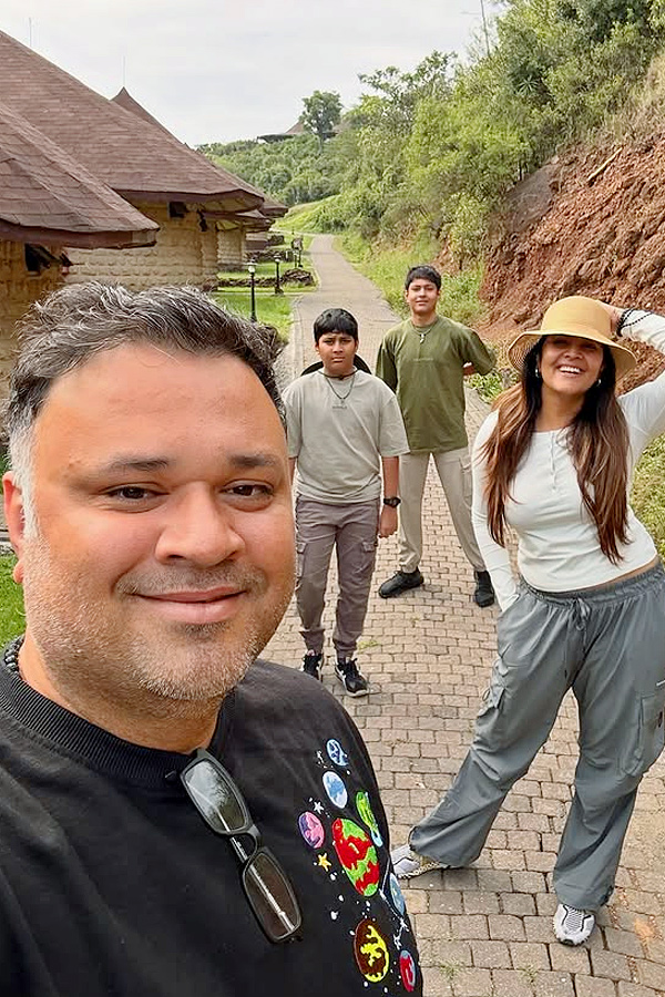 Anchor Anasuya family In Kenya Vacation Memories Photos3
