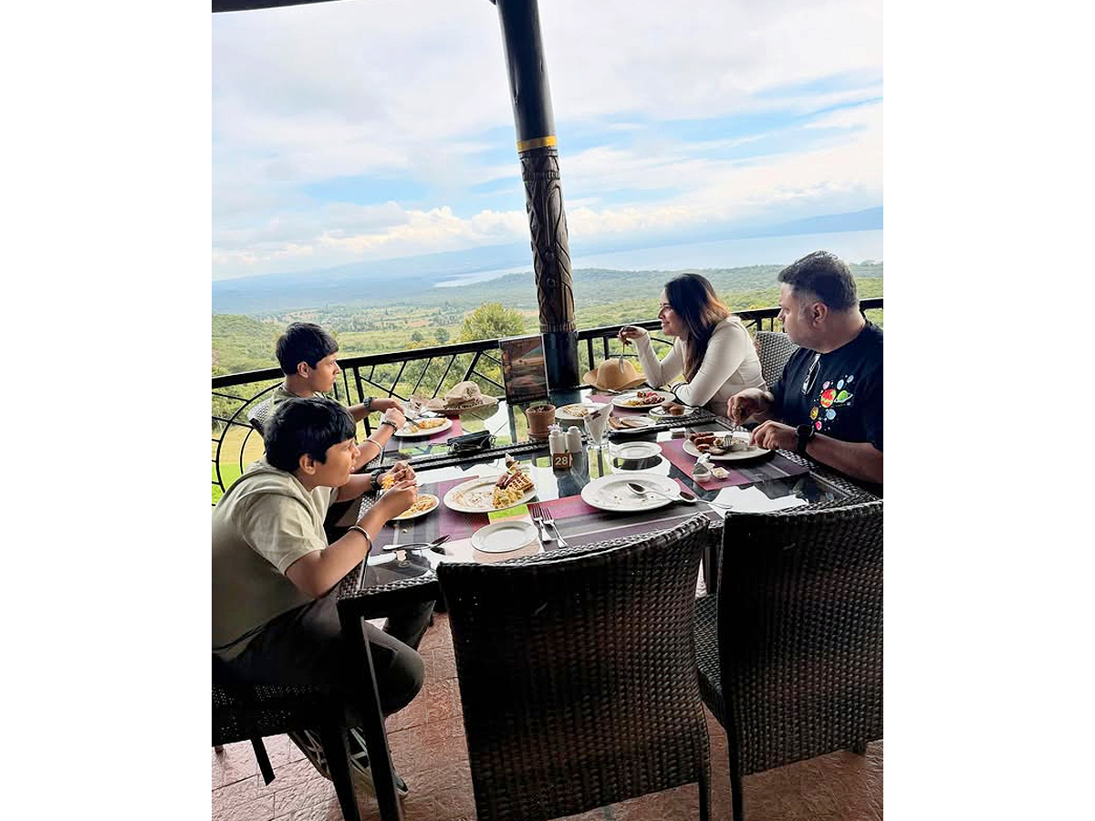 Anchor Anasuya family In Kenya Vacation Memories Photos5
