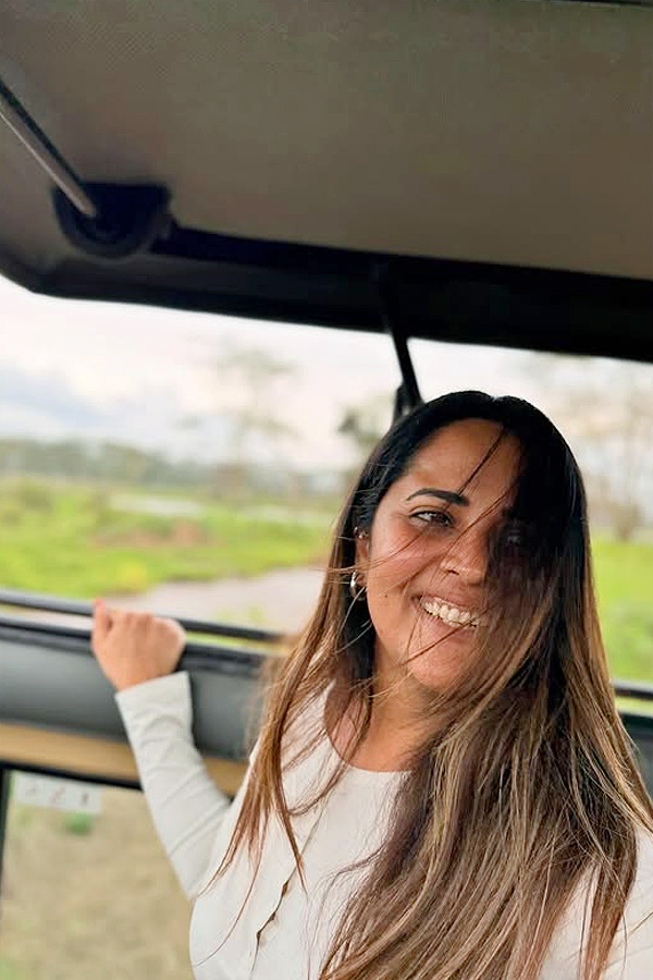 Anchor Anasuya family In Kenya Vacation Memories Photos10