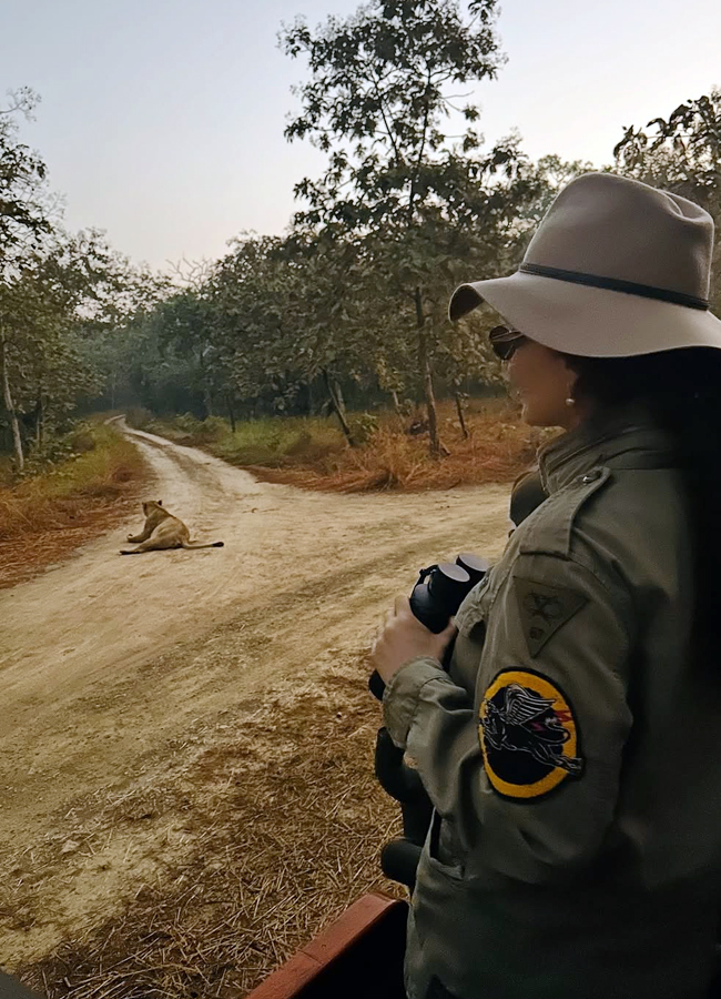 Kangana Ranaut on a safari tour in Gujarat (Photos)2