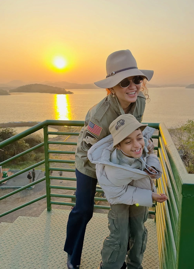 Kangana Ranaut on a safari tour in Gujarat (Photos)11