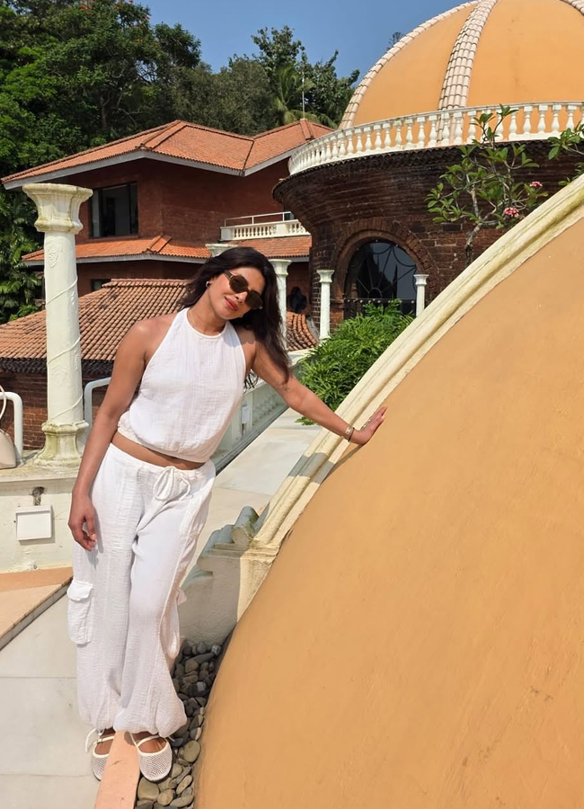 'Varanasi' movie beauty Priyanka Chopra Goa trip (Photos)6