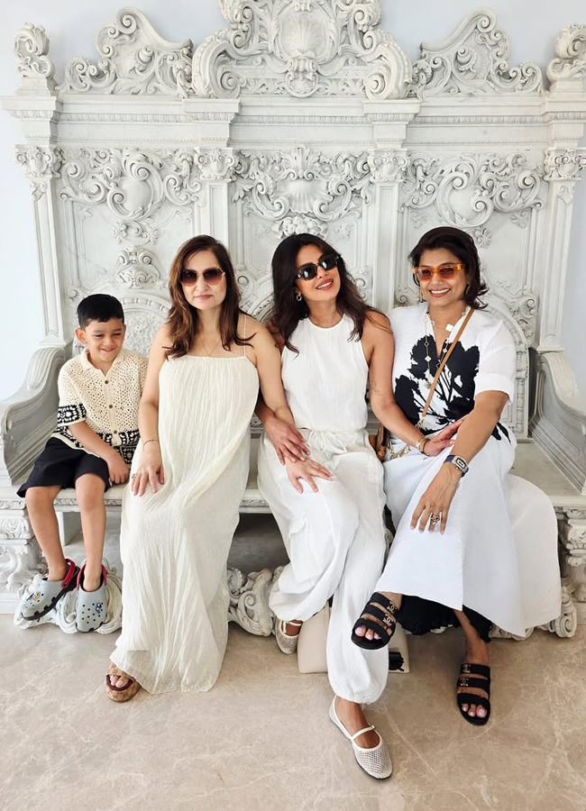 'Varanasi' movie beauty Priyanka Chopra Goa trip (Photos)8