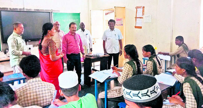 ఉపాధ్యాయులపైనే  విద్యార్థుల భవిష్యత్తు  2