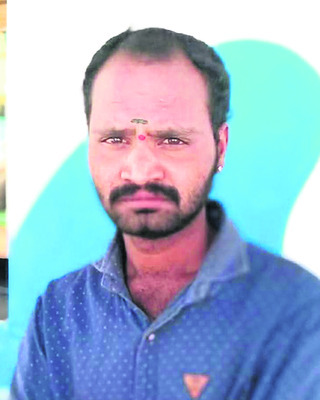 ఫ్లైఓవర్‌పై నుంచి పడి  వ్యక్తి దుర్మరణం1