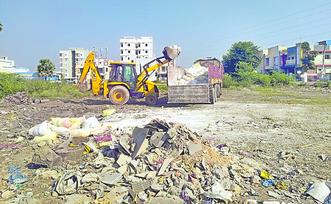 అప్పుడే డంపు.. కాసేపటికే తొలగింపు1