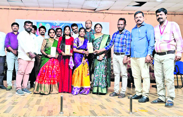 ధాన్యం కొనుగోళ్లు  ప్రారంభం
1