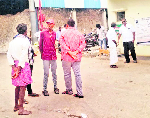 చెప్పుకోవడానికి జిల్లా నుంచి ఇద్దరు మంత్రులు ప్రాతినిధ్1