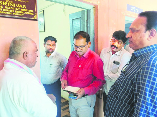 యాలాల ఎంపీడీఓగా  సంపత్‌కుమార్‌ 2