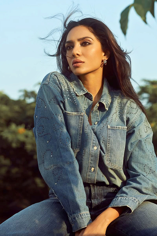 Actress Sobhita Dhulipala Latest Photos 7