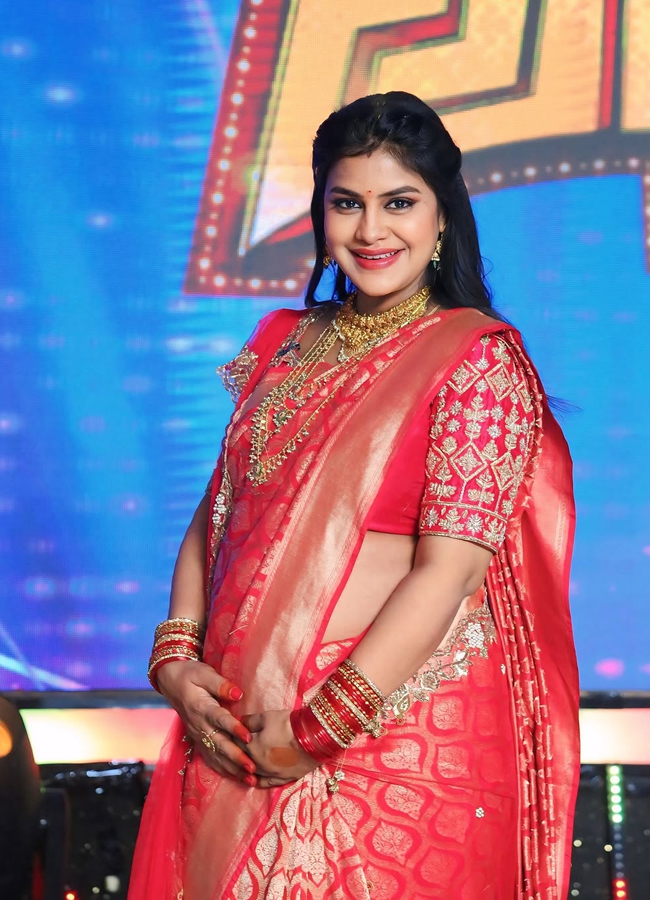 Have you seen Bigg Boss Sonia's latest baby bump photos with pregnancy8