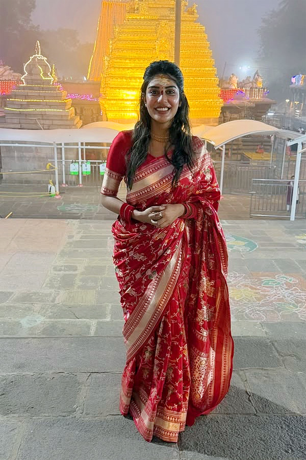 SurekhaVani Daughter Supritha Visited Srisailam Photos14