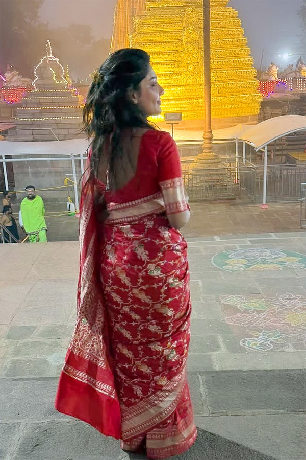 SurekhaVani Daughter Supritha Visited Srisailam Photos15