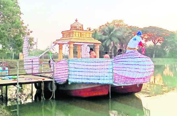 భక్తుల ప్రాణాలపై బాధ్యత లేదా?  
1