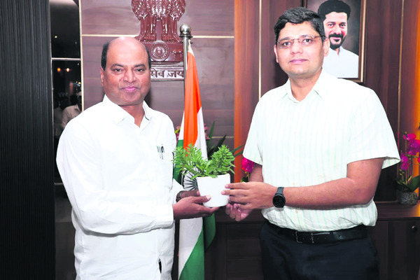 ఐసీఏఆర్‌ వరి వంగడంతో  రైతులకు మేలు
2