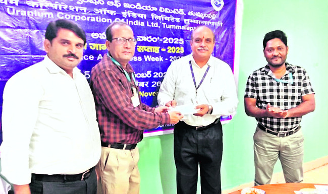 పంటలకు నష్ట పరిహారం ఇవ్వాలి 1