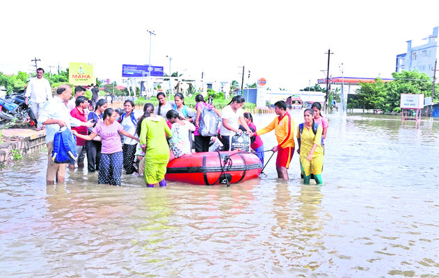 ప్రాణాలకు తెగించి.. గ్రేటర్‌వాసులను రక్షించి.. 2
