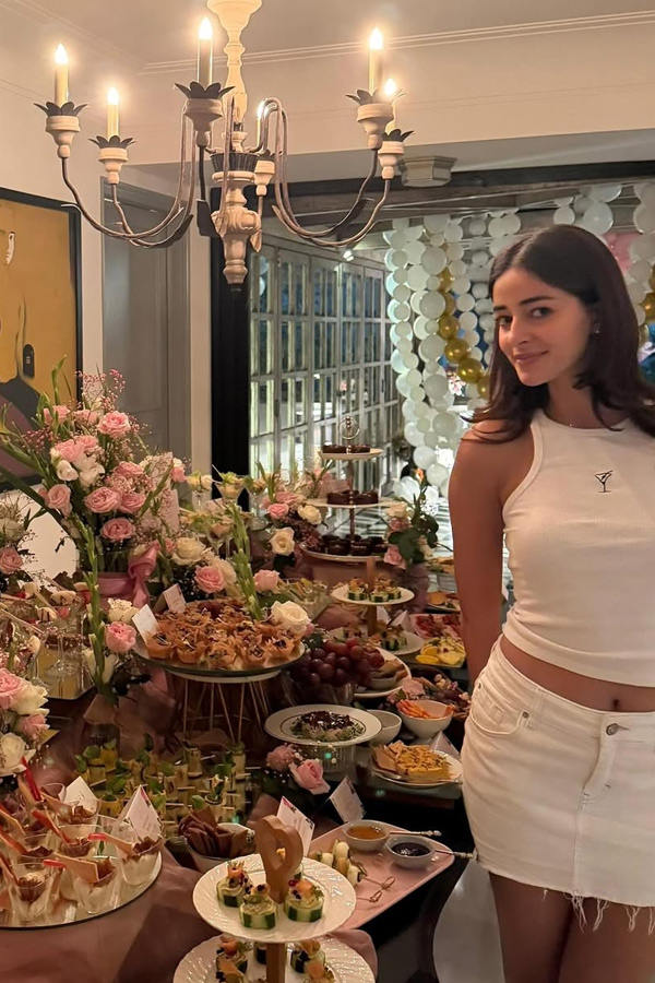 Actress Ananya Panday Birthday celebrations Photos11