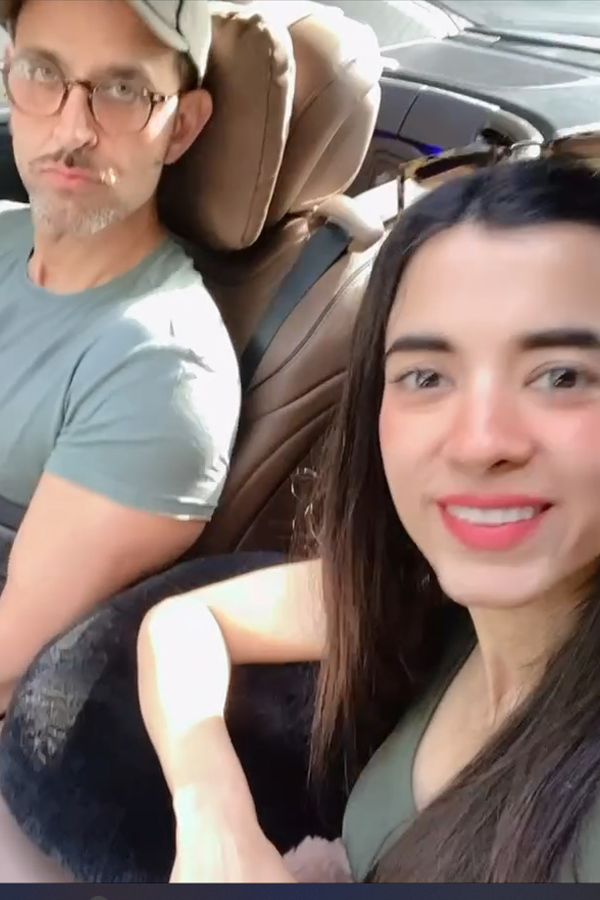 Hrithik Roshan pens love-filled post for partner Saba Azad on her birthday Photos4