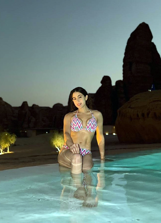 Sara Ali Khan in oasis city in desert country (photos)5